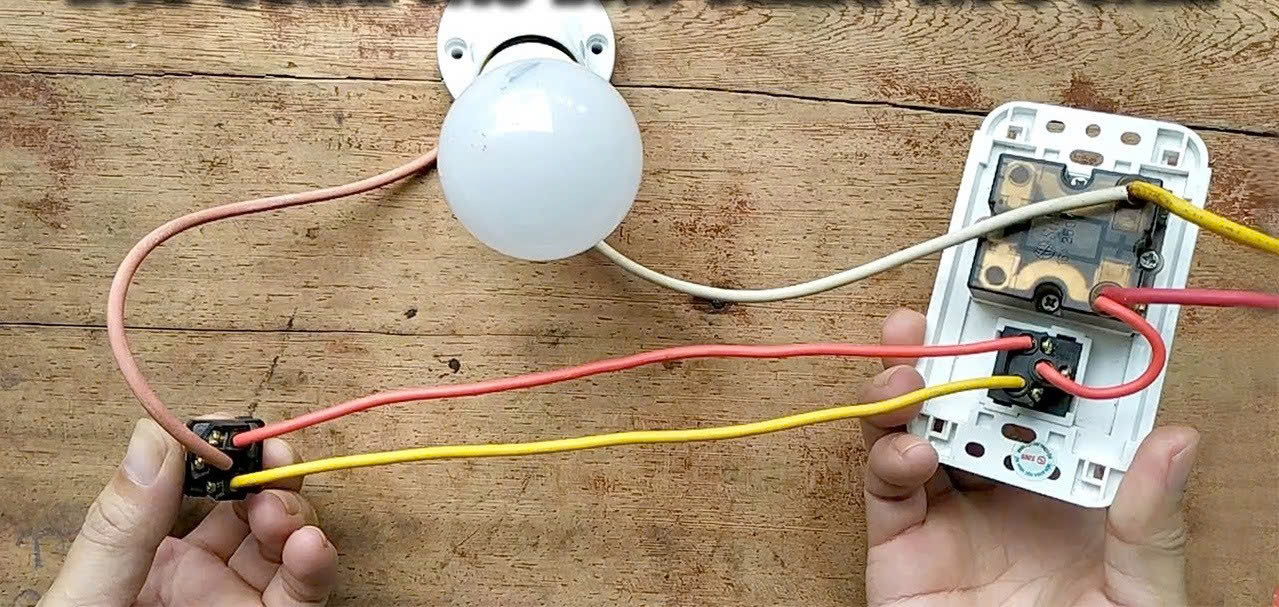 công tắc 2 cực