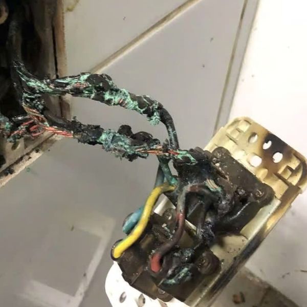 Tại Sao Dây Cáp Điện Bị Nóng Khi Sử Dụng